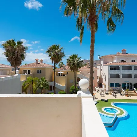 10e Country Club Pool!