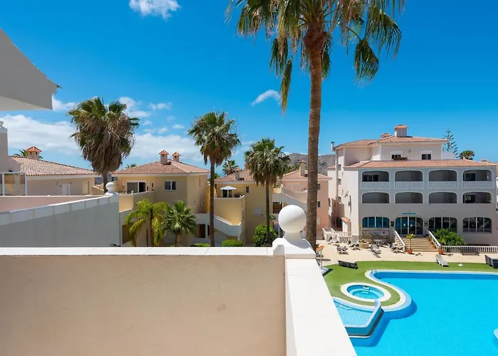 10e Country Club Pool!