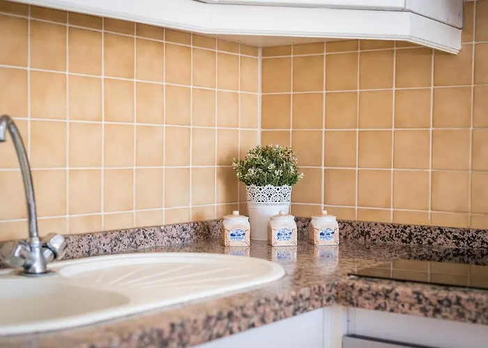 10e Country Club Pool! *